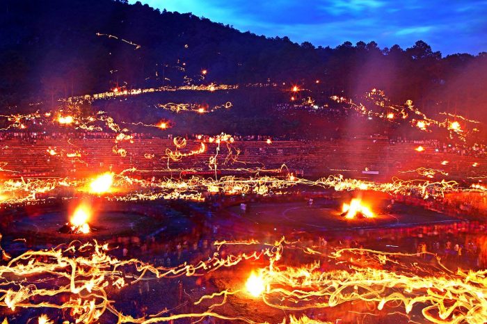 2022/2023 Fackel-Fest der Minderheit Yi in Butuo von Xichang Xichang