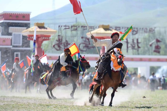 2022/2023 Yushu Pferderennen-Fest