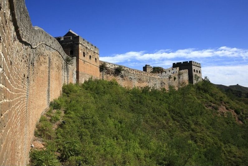 Wie breit ist die Chinesische Mauer?