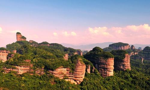 Der Danxia-Berg (China Red Stone Park)