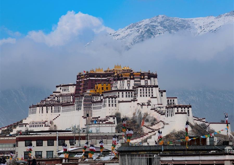 Potala-Palast nach einem Schneefall