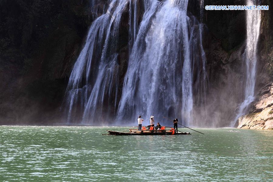 Landschaft der Wasserfälle Jiulong in Luoping von Chinas Yunnan