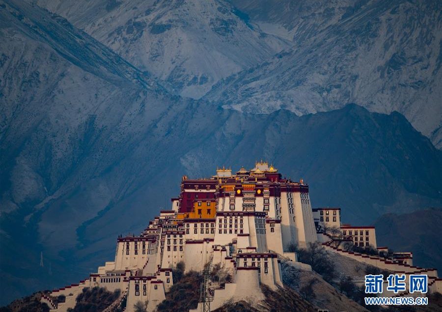 Potala-Palast im Schnee